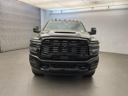 Diamond Black Crystal Pearlcoat 2026 RAM 2500 Black Express Crew Cab 4x4 6'4' Box
