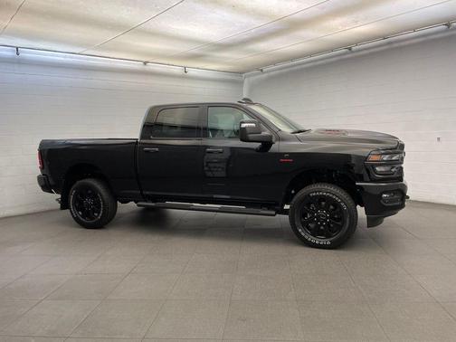Diamond Black Crystal Pearlcoat 2026 RAM 2500 Black Express Crew Cab 4x4 6'4' Box