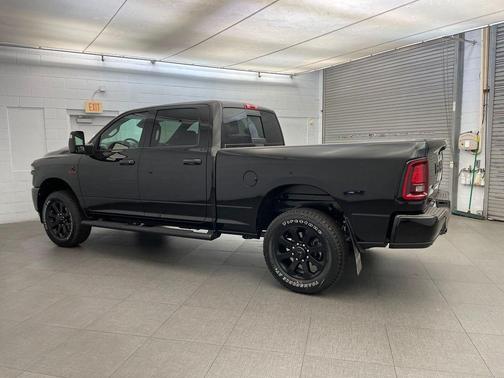 Diamond Black Crystal Pearlcoat 2026 RAM 2500 Black Express Crew Cab 4x4 6'4' Box