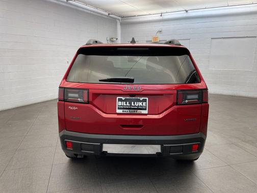 Red Hot Pearlcoat 2026 Jeep Cherokee Laredo