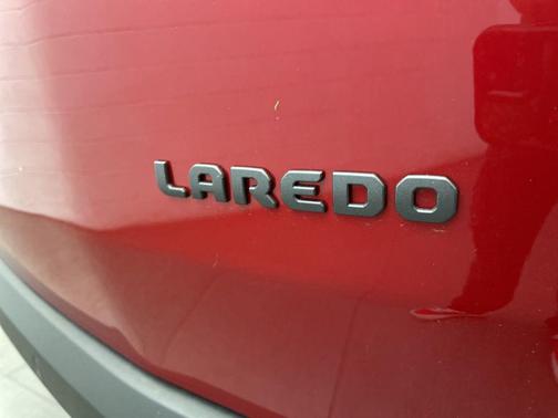 Red Hot Pearlcoat 2026 Jeep Cherokee Laredo