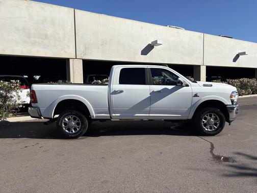 2022 RAM 2500 Laramie Crew Cab 4x4 6'4' Box
