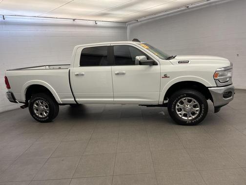 2022 RAM 2500 Laramie Crew Cab 4x4 6'4' Box