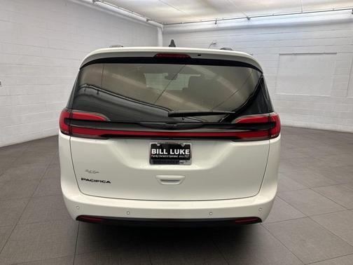 2025 Chrysler Pacifica L