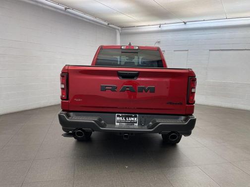 Molten Red Pearlcoat 2026 RAM 1500 Warlock Crew Cab 4x4 5'7' Box
