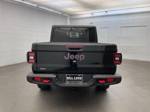 Black Clearcoat 2026 Jeep Gladiator Rubicon