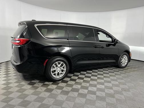 2025 Chrysler Pacifica L