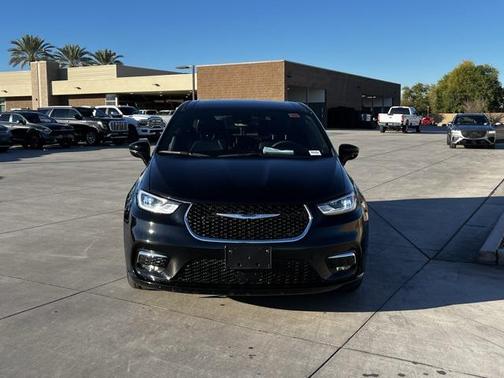 2025 Chrysler Pacifica L