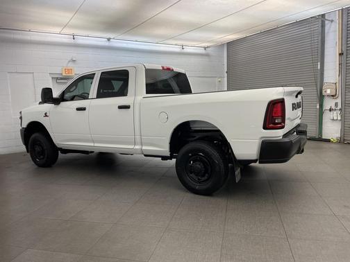 2026 RAM 2500 Tradesman Crew Cab 4x4 6'4' Box