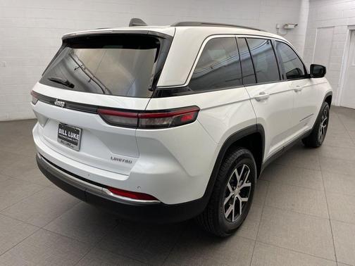 Bright White Clearcoat 2025 Jeep Grand Cherokee Limited