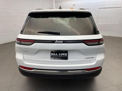 Bright White Clearcoat 2025 Jeep Grand Cherokee Limited
