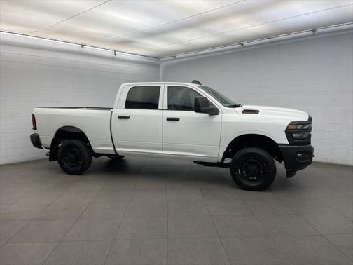 2025 RAM 2500 Tradesman Crew Cab 4x4 6'4' Box