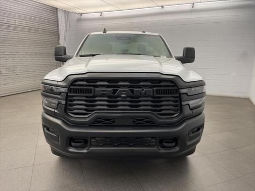 2025 RAM 2500 Tradesman Crew Cab 4x4 6'4' Box