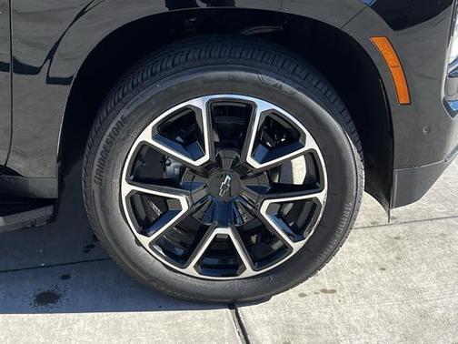 2025 Chevrolet Suburban RST