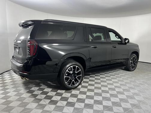 2025 Chevrolet Suburban RST