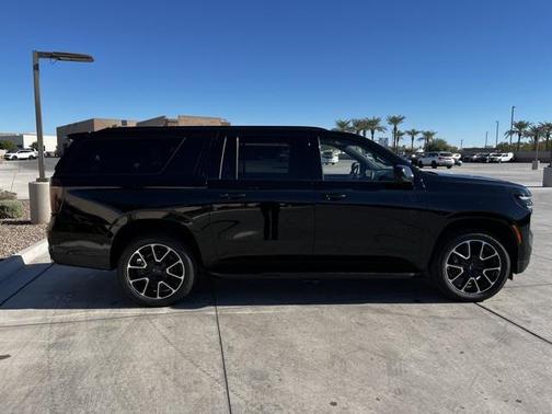 2025 Chevrolet Suburban RST