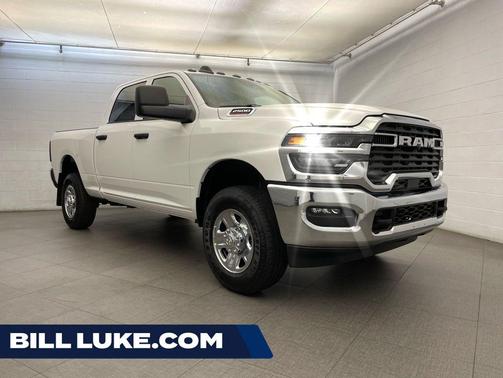 Bright White Clearcoat 2026 RAM 2500 Tradesman Crew Cab 4x4 6'4' Box