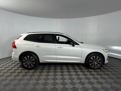 2025 Volvo XC60 B5 Core