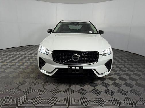 2025 Volvo XC60 B5 Core