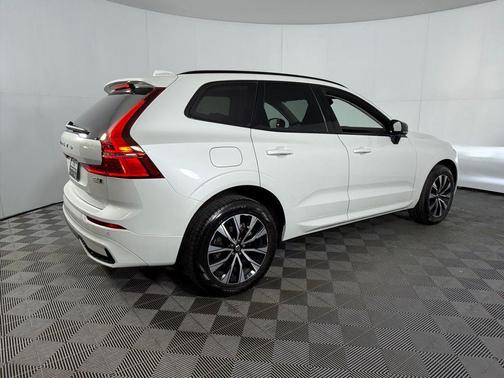 2025 Volvo XC60 B5 Core