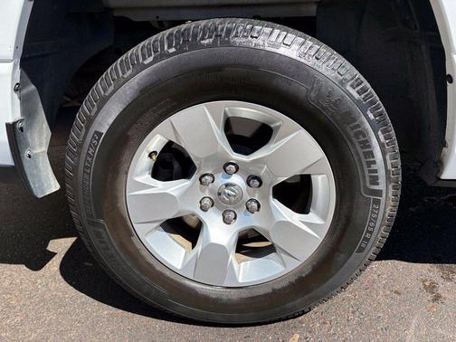 Bright White Clearcoat 2019 RAM 1500 Big Horn