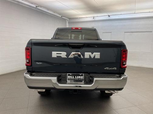 2025 RAM 2500 Tradesman Crew Cab 4x4 6'4' Box