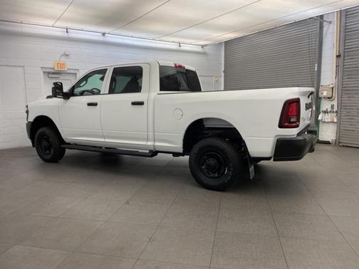 2026 RAM 2500 Tradesman Crew Cab 4x4 6'4' Box