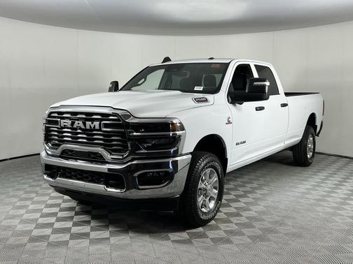 2025 RAM 2500 Big Horn Crew Cab 4x4 8' Box