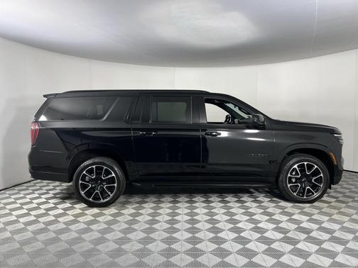 2025 Chevrolet Suburban RST