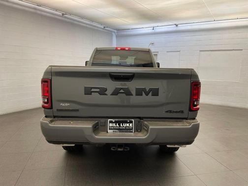 Ceramic Gray Clearcoat 2026 RAM 3500 Big Horn Crew Cab 4x4 8' Box