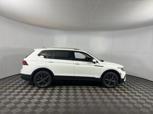 2024 Volkswagen Tiguan 2.0T SE 4MOTION