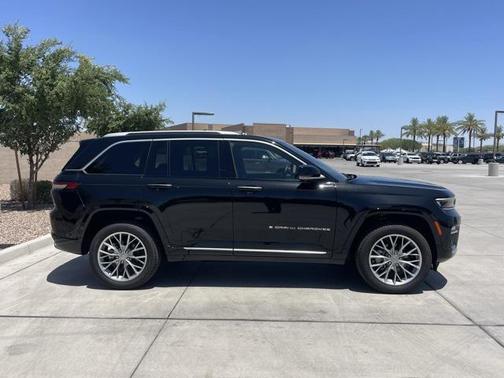 2023 Jeep Grand Cherokee Summit