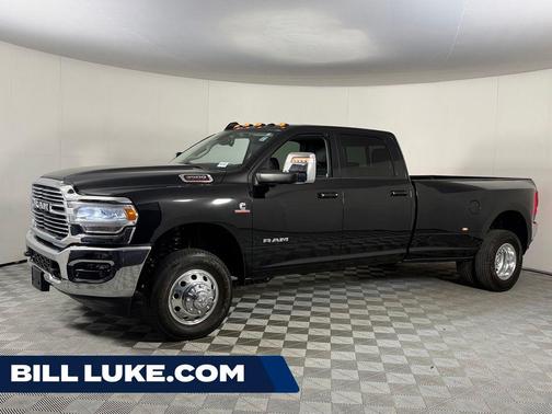 Diamond Black Crystal Pearlcoat 2024 RAM 3500 Laramie Crew Cab 4x4 8' Box