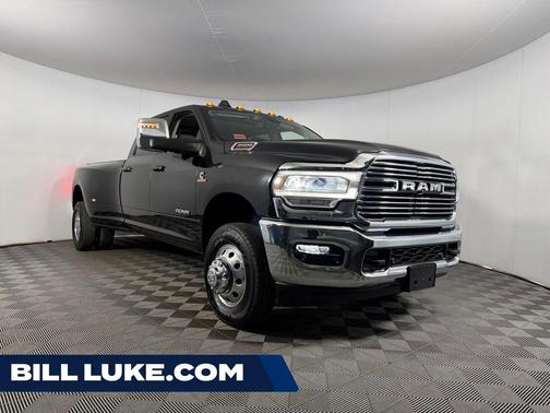 Diamond Black Crystal Pearlcoat 2024 RAM 3500 Laramie Crew Cab 4x4 8' Box