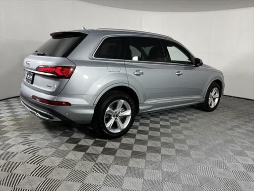 2024 Audi Q7 45 Premium Plus