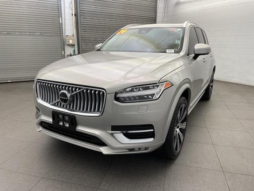 2024 Volvo XC90 B5 Plus Bright Theme