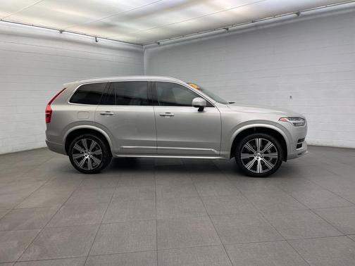2024 Volvo XC90 B5 Plus Bright Theme
