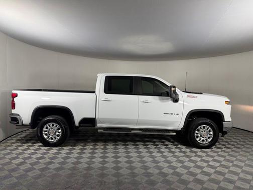 Summit White 2024 Chevrolet Silverado 2500 LT