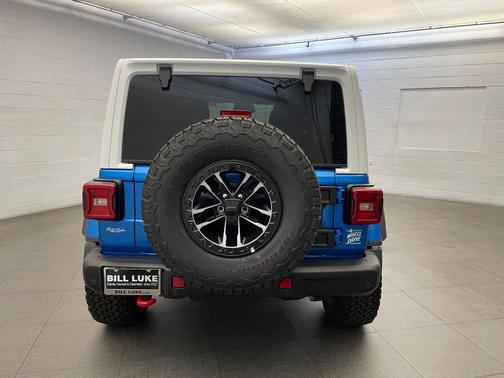 Hydro Blue Pearlcoat 2026 Jeep Wrangler Rubicon