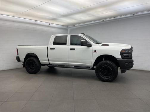 2025 RAM 2500 Tradesman Crew Cab 4x4 6'4' Box