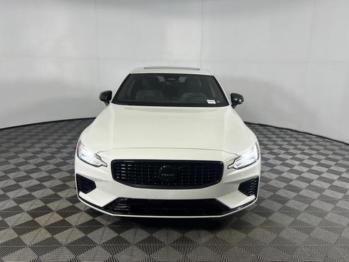 2024 Volvo S60 Recharge Plug-In Hybrid T8 Ultimate Black Edition