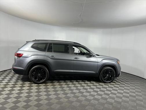 2022 Volkswagen Atlas 2.0T SE w/Technology