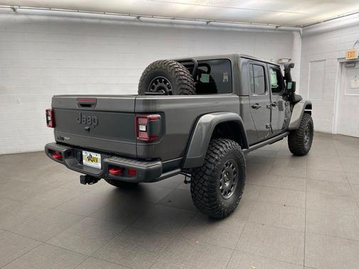Granite Crystal Metallic Clearcoat 2026 Jeep Gladiator Rubicon