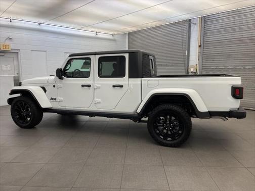 2025 Jeep Gladiator Nighthawk