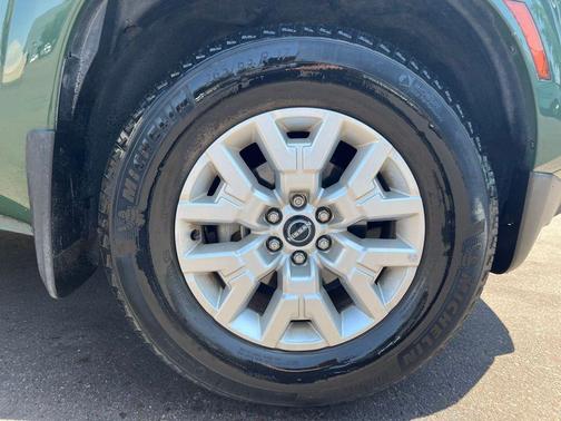 Tactical Green Metallic 2022 Nissan Frontier SV
