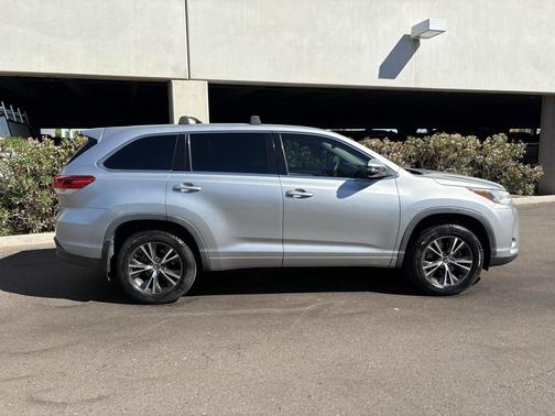 2018 Toyota Highlander LE