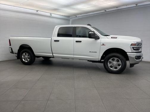 2025 RAM 3500 Big Horn Crew Cab 4x4 8' Box