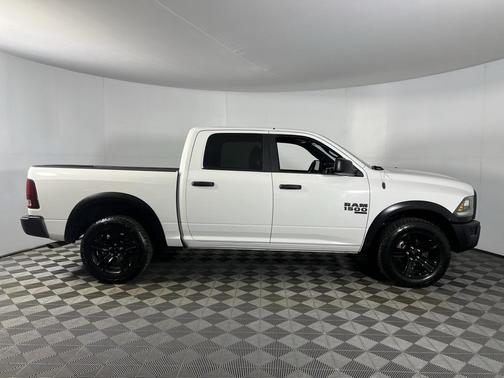 2024 RAM 1500 Classic Warlock Crew Cab 4x4 5'7' Box