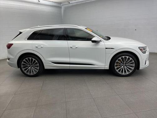 2019 Audi e-tron Premium Plus