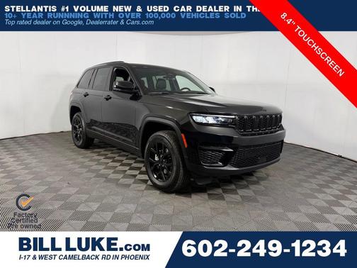 Diamond Black Crystal Pearlcoat 2025 Jeep Grand Cherokee Altitude